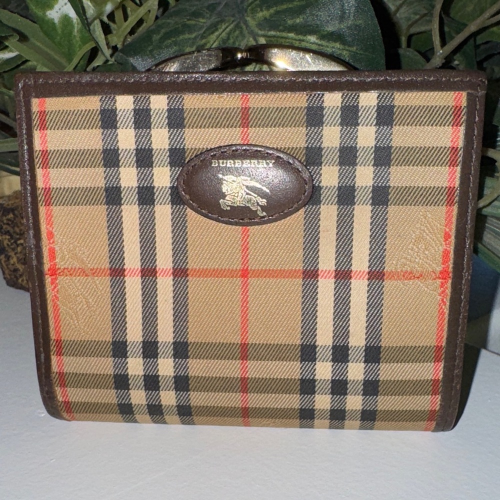 Burberry Tan and Brown Kiss Lock Checkered Wallet🔥🔥🔥🔥
